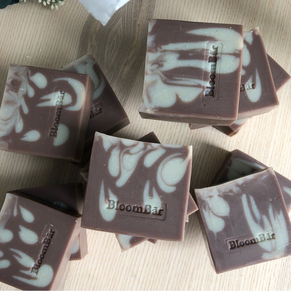 Cedarwood | All Natural Handcrafted Body Soap - Set of 2 - Picture 4 of 5